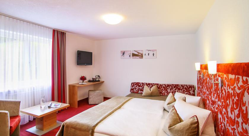 Hotel Garni Chasa Sulai ايشجل الغرفة الصورة